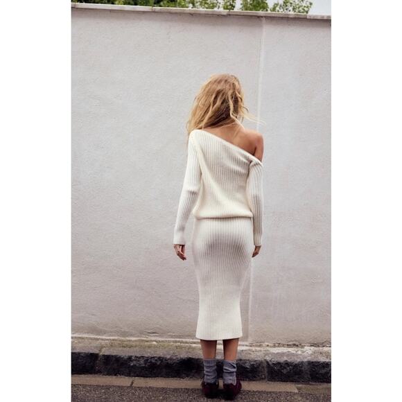 Zara Ribbed Off Shoulder Zip Sweater Size Medium White Ivory - Picture 2 of 10